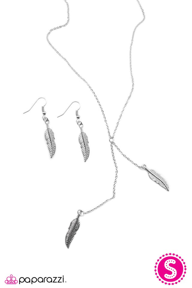 Paparazzi ♥ Flying South For The Winter - Silver ♥ Necklace