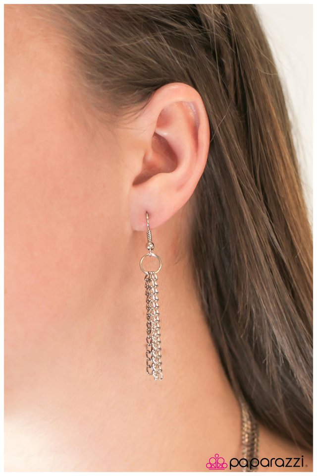 Paparazzi ♥ Grand Debut - Silver ♥ Necklace