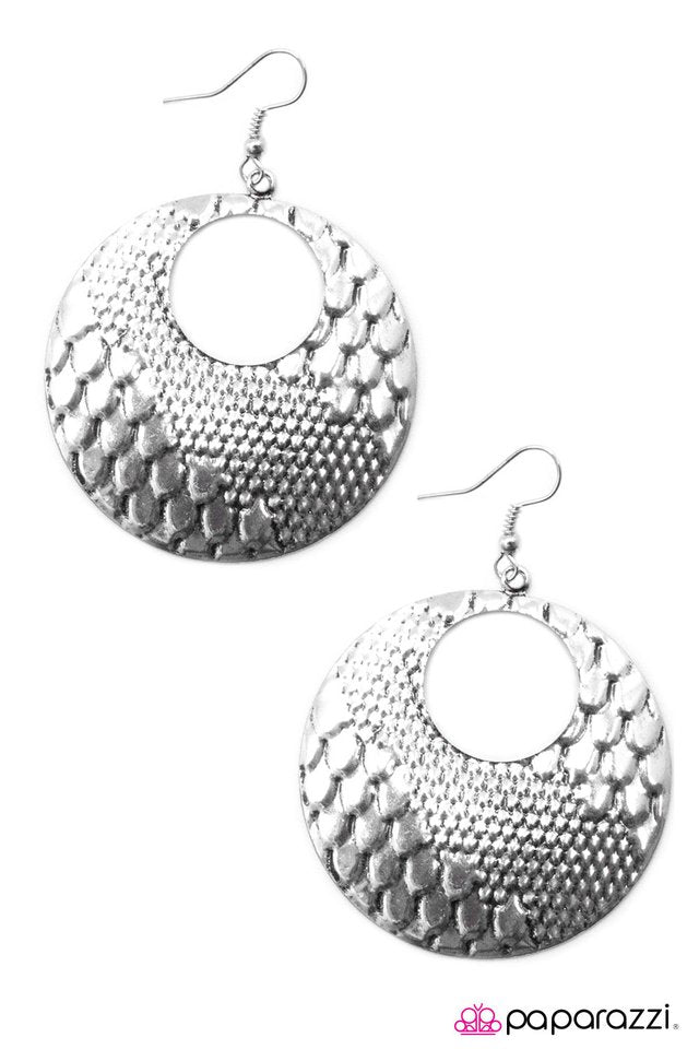 Paparazzi ♥ Outback Adventure - Silver ♥ Earrings