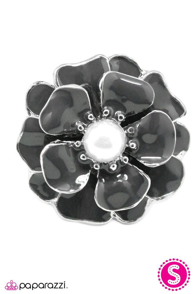 Paparazzi ♥ Keepin It Classy - Silver ♥ Ring