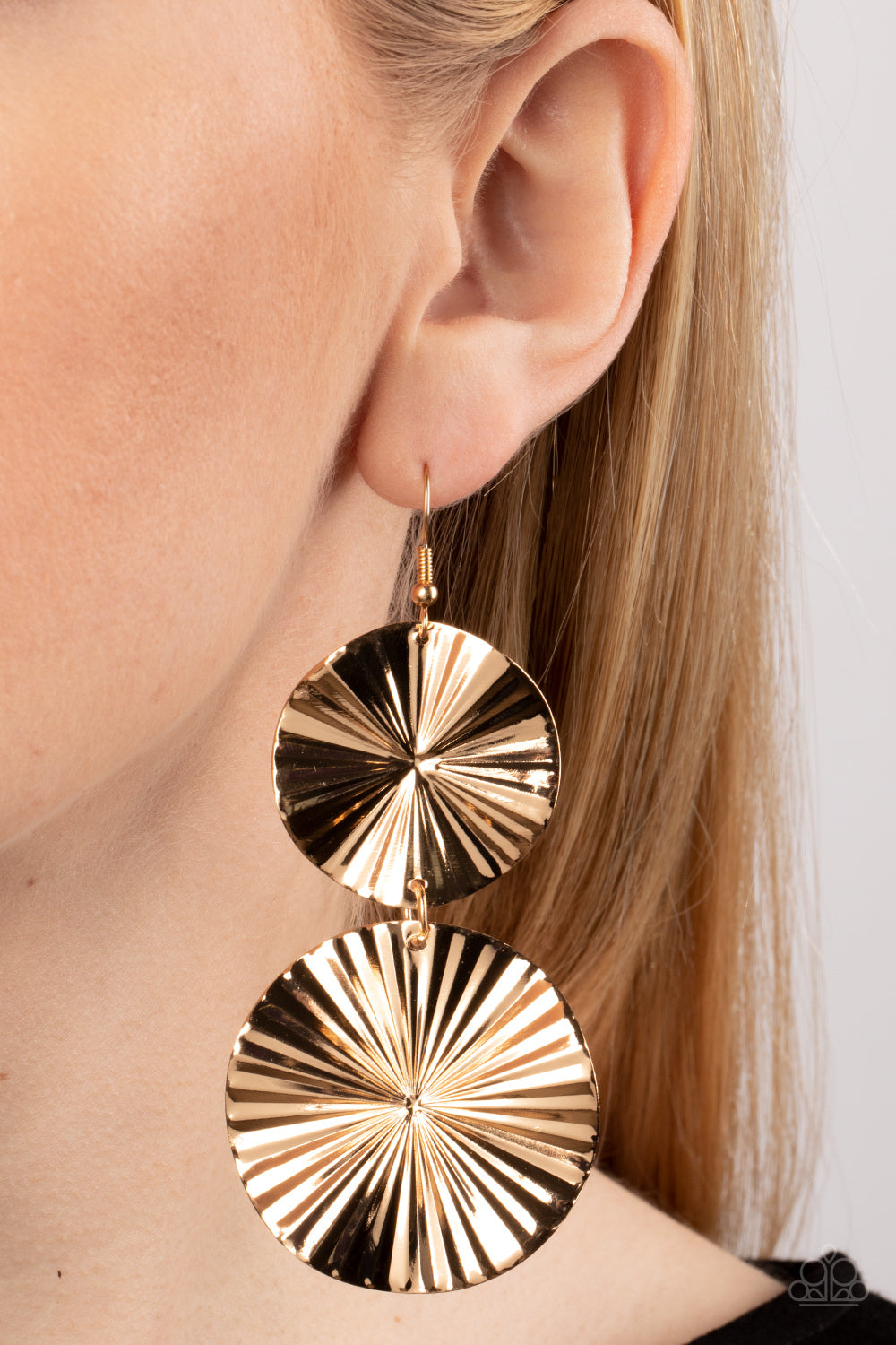 Paparazzi ♥ In Your Wildest FAN-tasy - Gold ♥ Earrings