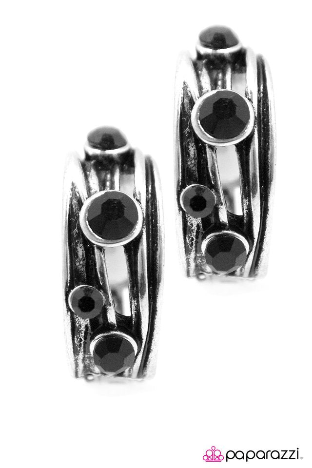 Paparazzi ♥ Dauntless - Silver ♥ Clip-On