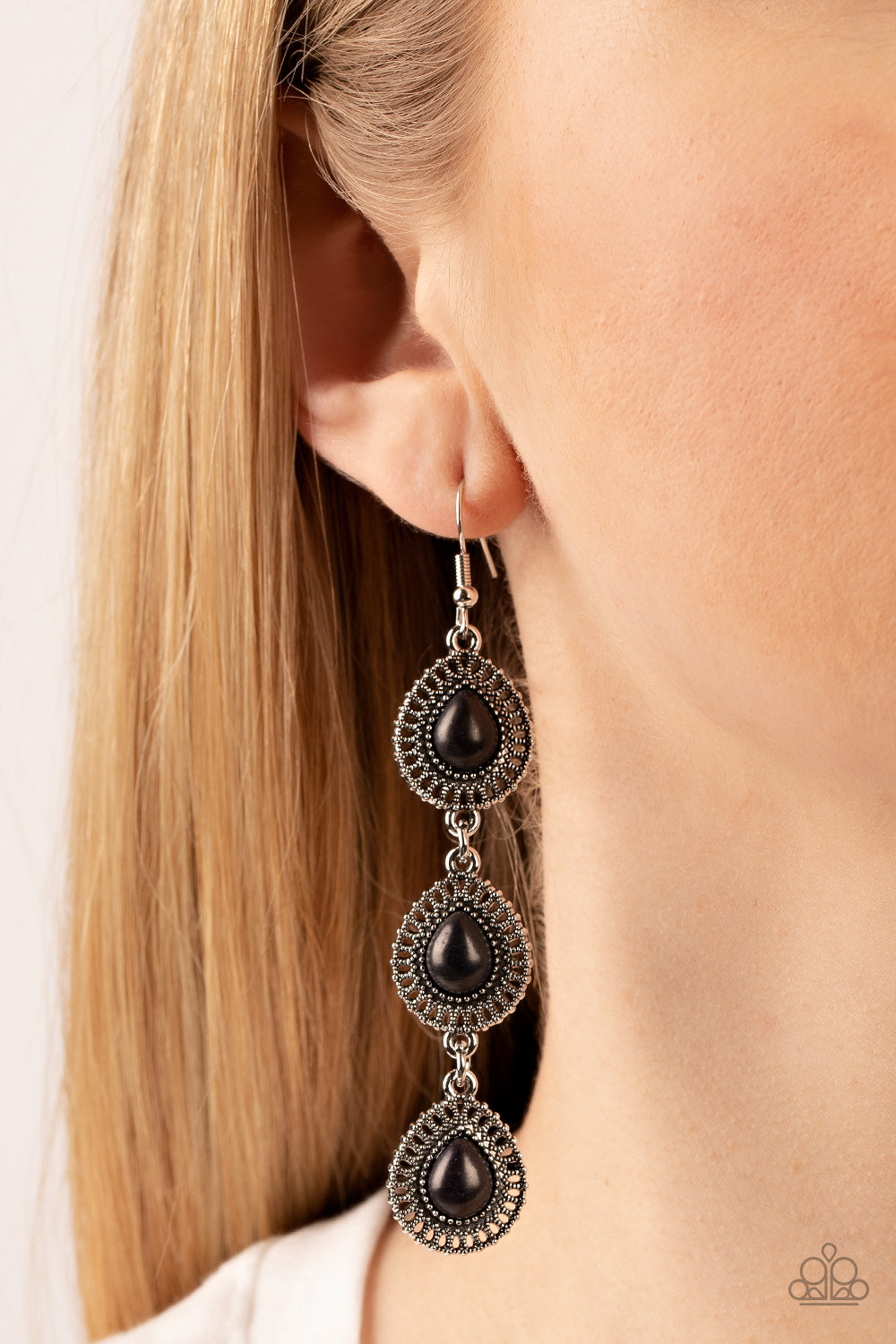 Paparazzi ♥ Desertscape Dweller - Black ♥ Earrings