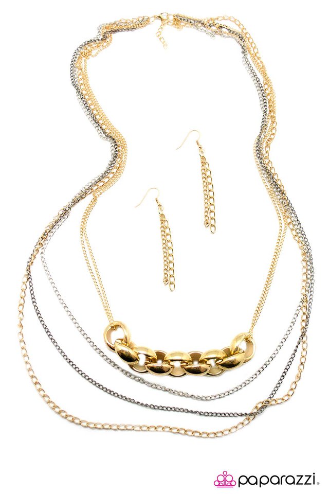 Paparazzi ♥ VIP - Gold ♥ Necklace