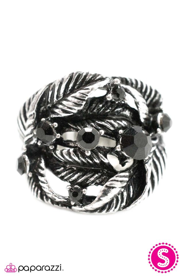 Paparazzi ♥ Love Me or LEAF Me - Black ♥ Ring