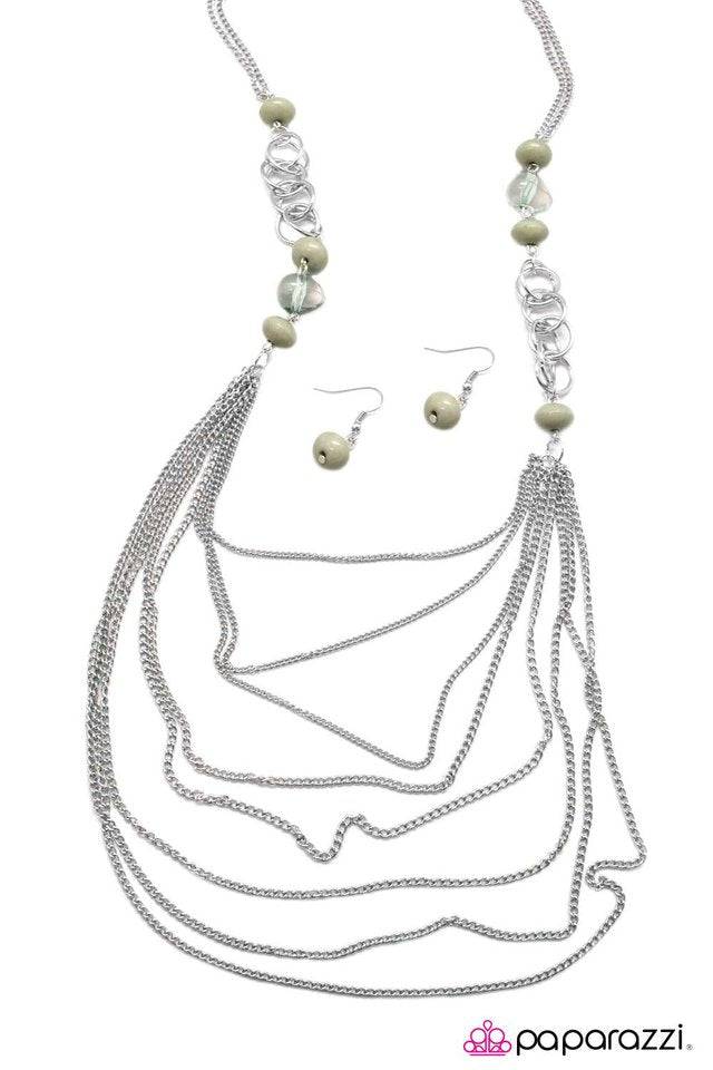 Paparazzi ♥ The 8th Wonder - Green ♥ Necklace