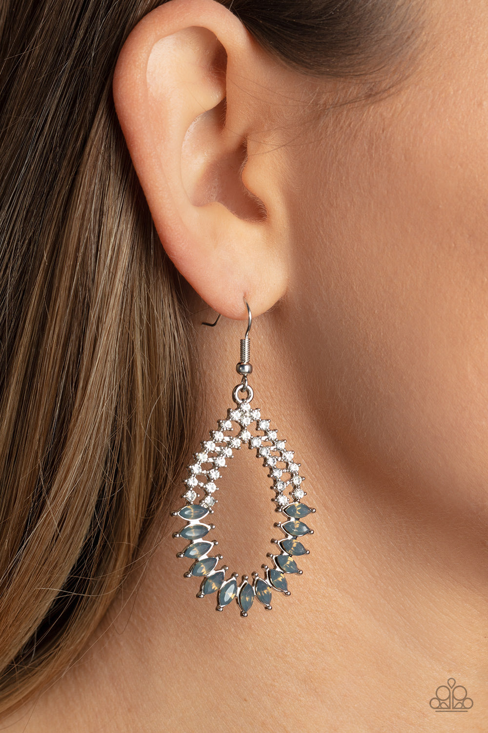 Paparazzi ♥ Lucid Luster - Silver ♥ Earrings