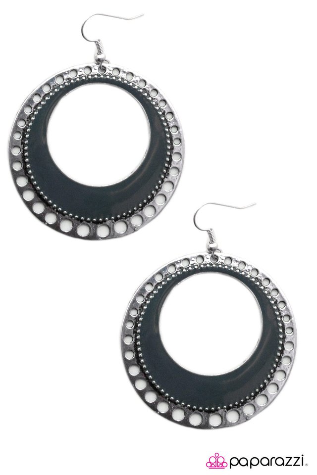 Paparazzi ♥ Spinning With Style - Silver ♥ Earrings