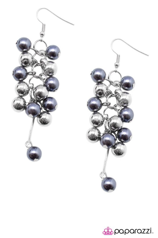 Paparazzi ♥ Pulling Away - Silver ♥ Earrings