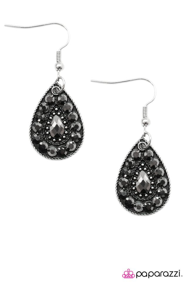 Paparazzi ♥ Sparkle In The Rain - Silver ♥ Earrings