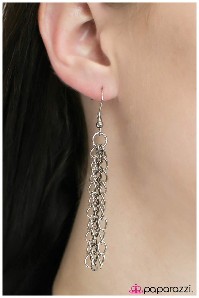 Paparazzi ♥ Delicately Dangerous - Purple ♥ Necklace