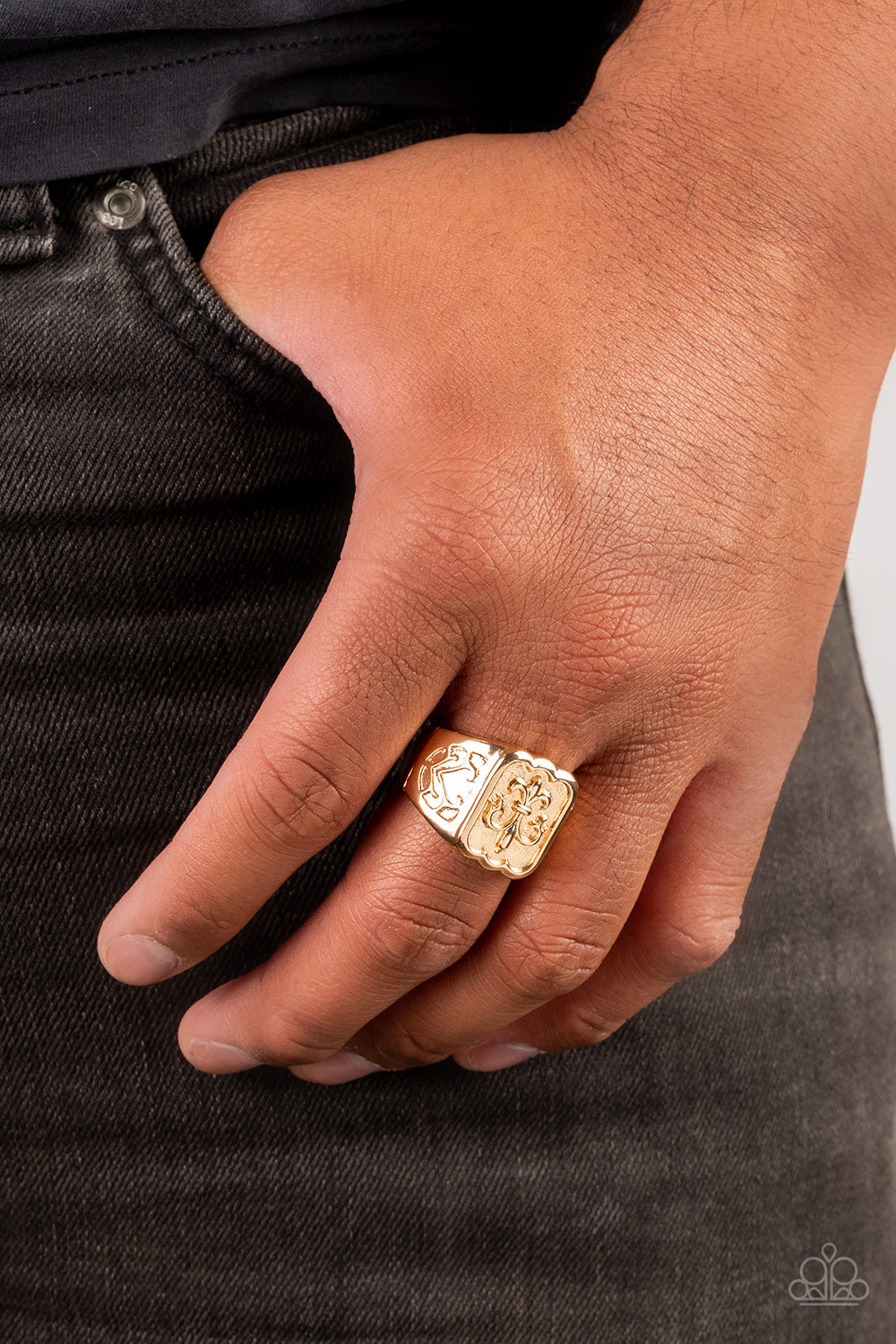 Paparazzi ♥ Fiercely Fleur-De-Lis - Gold ♥ Ring