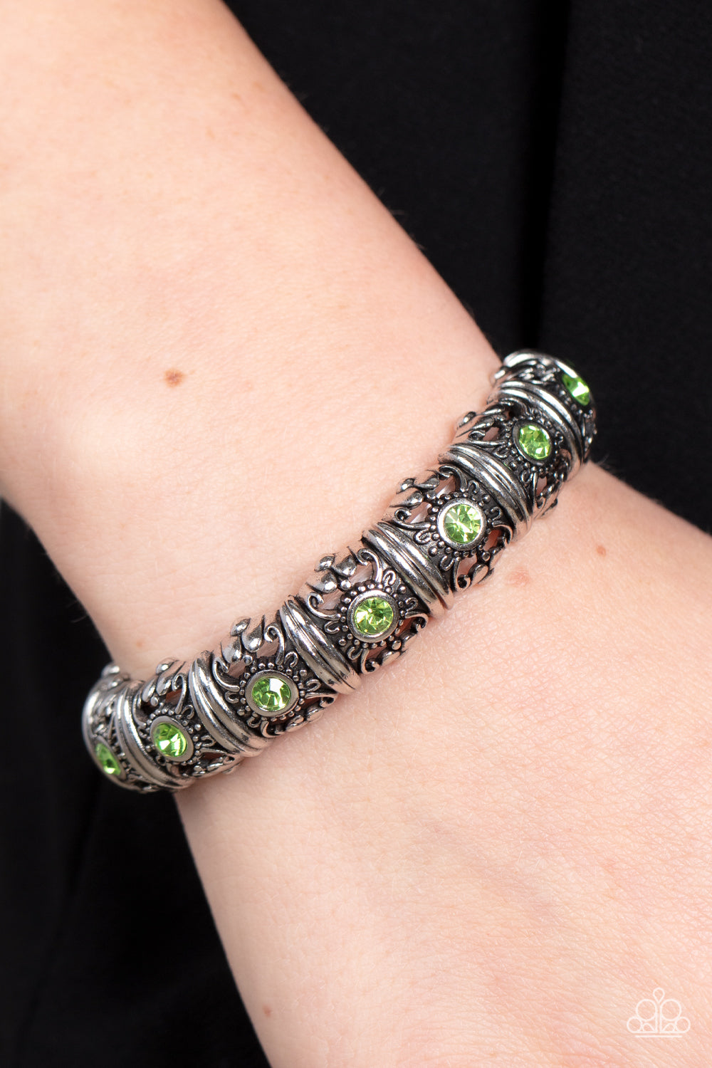 Paparazzi ♥ Ageless Glow - Green ♥ Bracelet