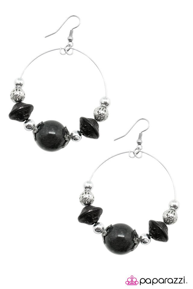 Paparazzi ♥ Move Along - Black ♥ Earrings