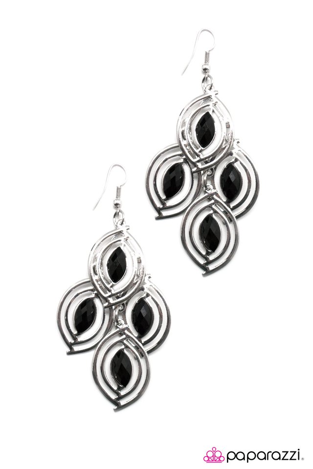 Paparazzi ♥ Chivalry Is Dead - Black ♥ Earrings