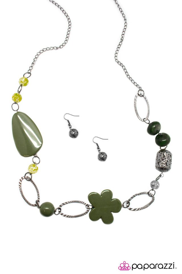 Paparazzi ♥ Tickle Your Fancy - Green ♥ Necklace