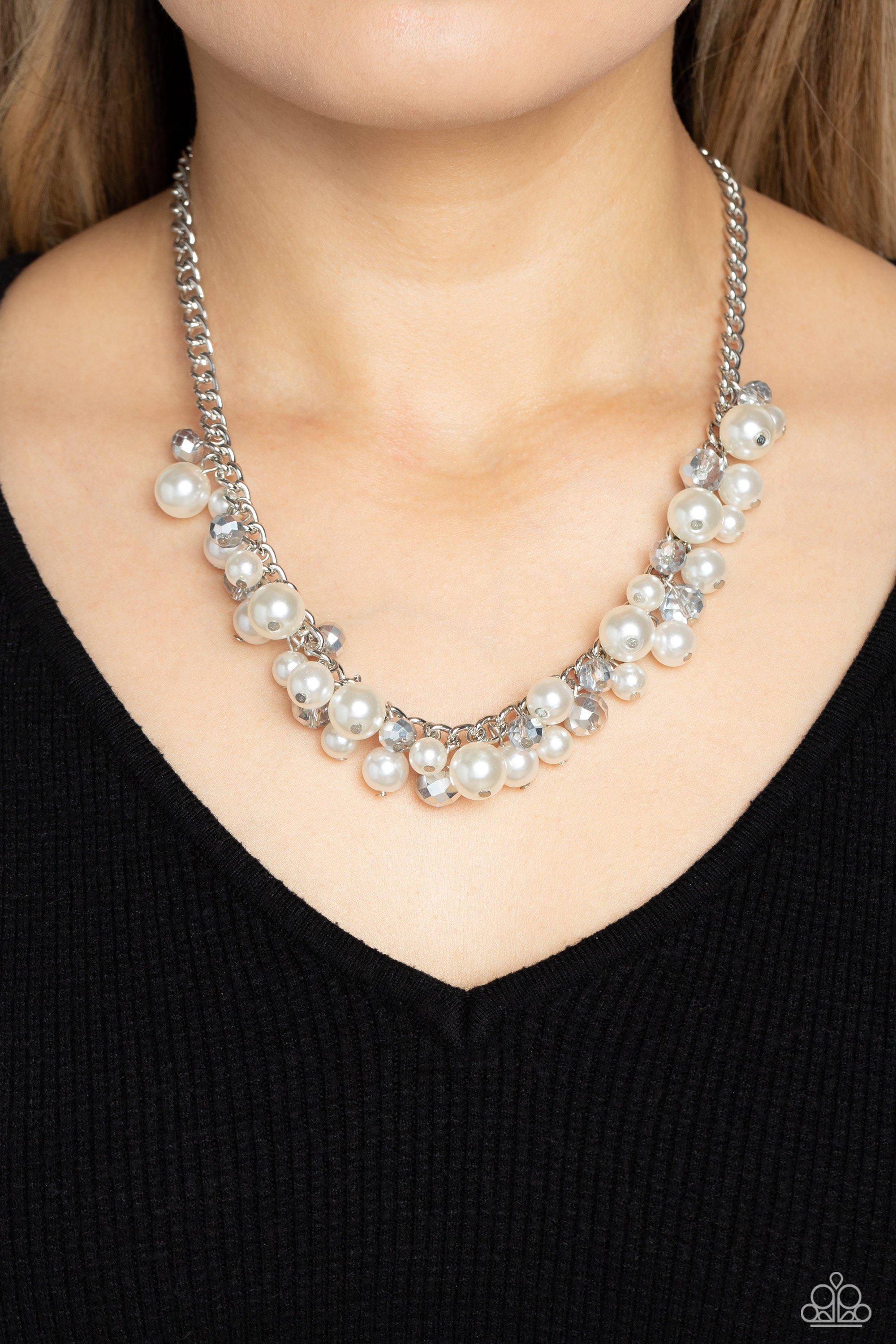 Paparazzi ♥ Glinting Goddess ♥ LisaAbercrombie Silver - – Necklace