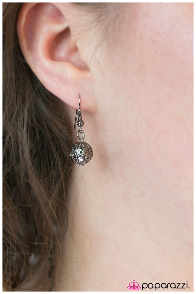 Paparazzi ♥ Not Your Average Wallflower - Pink ♥ Necklace