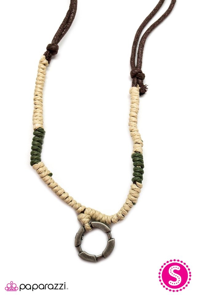 Paparazzi ♥ Step Into the Ring - Green ♥ Necklace