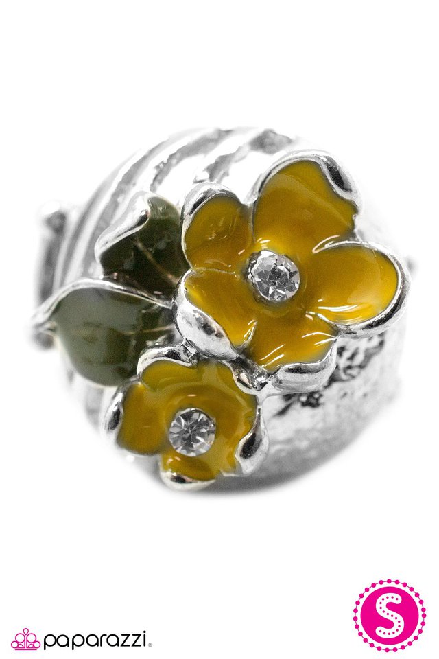 Paparazzi ♥ Atlantis - Yellow ♥ Ring
