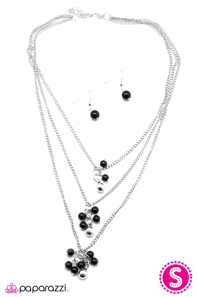 Paparazzi ♥ Its Showtime! - Black ♥ Necklace