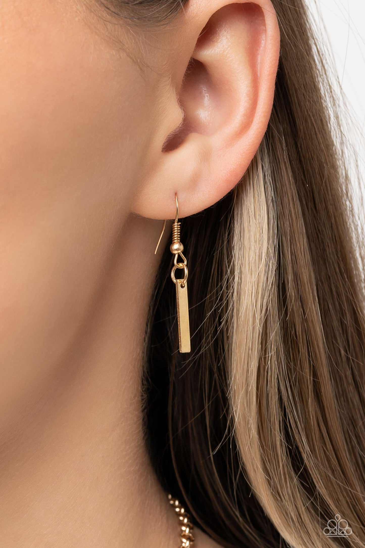 cue-the-chandelier-gold-p2se-gdxx-125xx