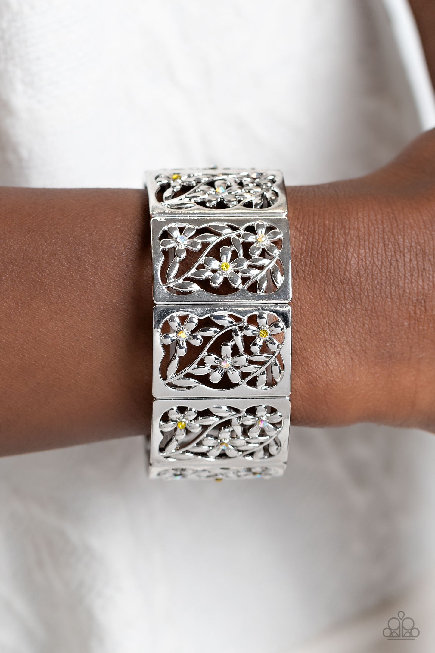 garden-walls-yellow-p9wh-ywxx-158xx