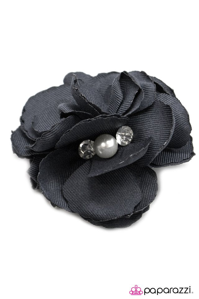 Paparazzi ♥ Compare and Contrast - Silver ♥ Hair Clip