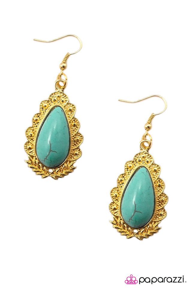 Paparazzi ♥ Living Like Royalty - Blue ♥ Earrings