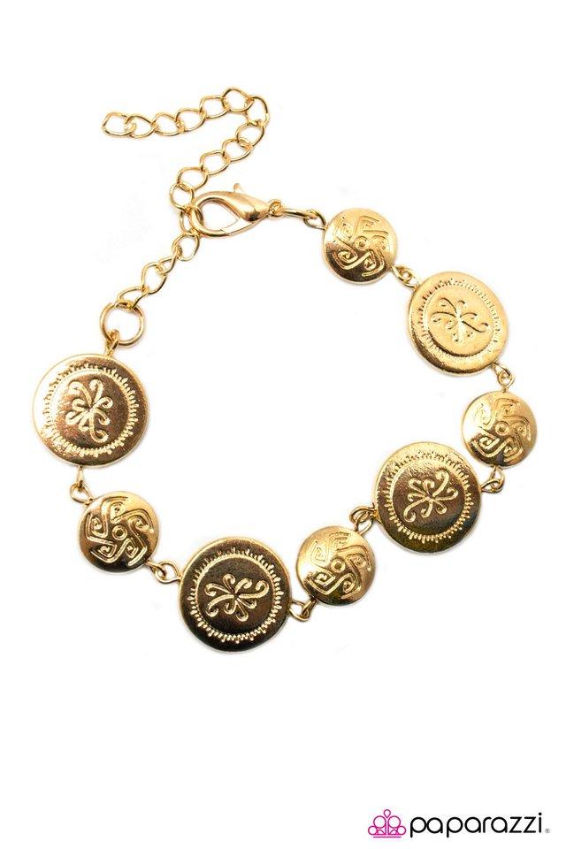 Paparazzi ♥ Easy Does It - Gold ♥ Bracelet