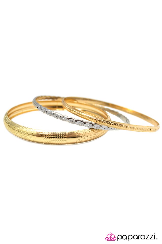 Paparazzi ♥ Bust A Move - Gold ♥ Bracelet