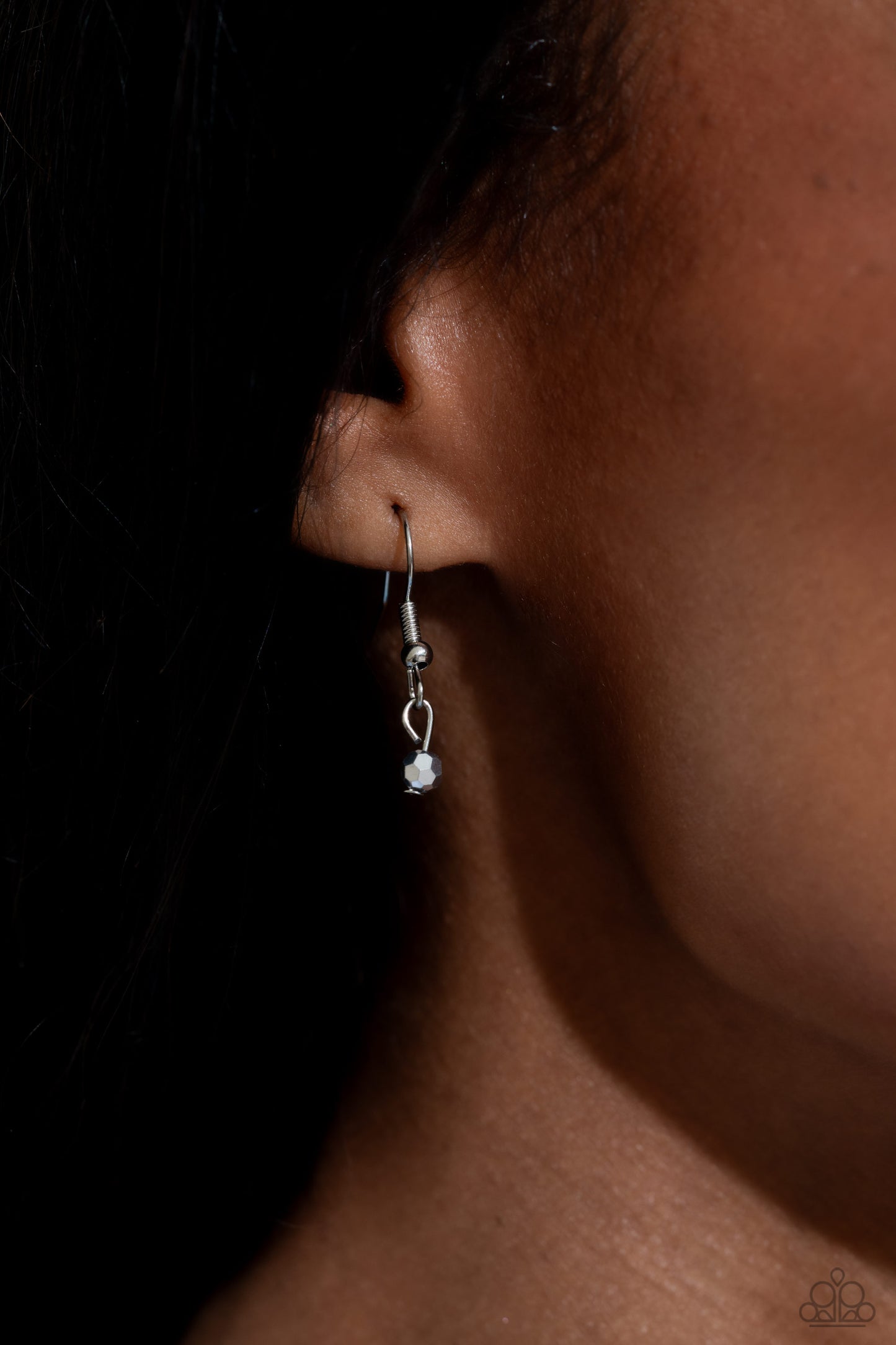 backstage-beauty-silver-p2da-svxx-370qy