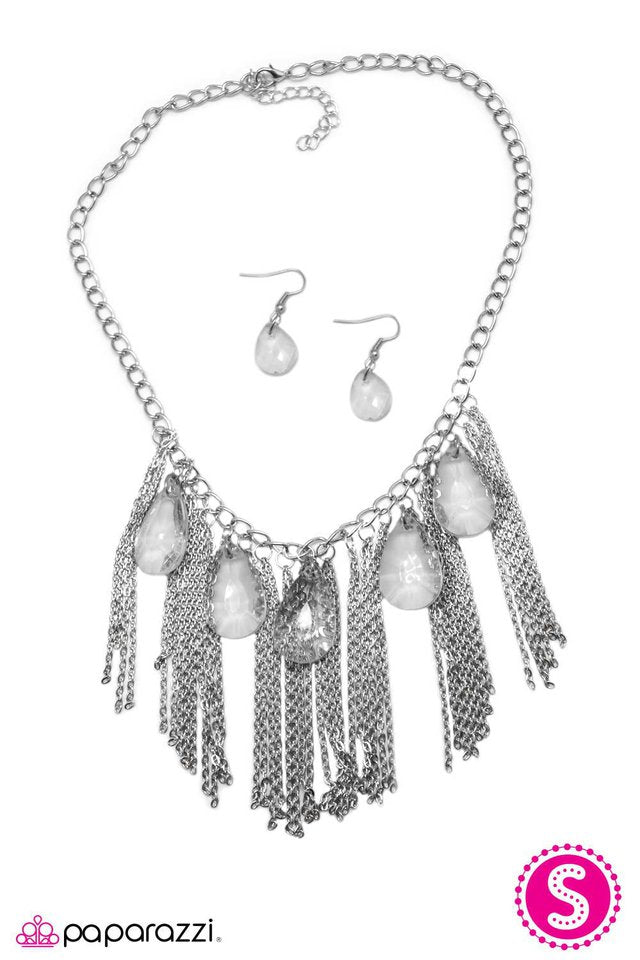 Paparazzi ♥ Royal Arrival - White ♥ Necklace