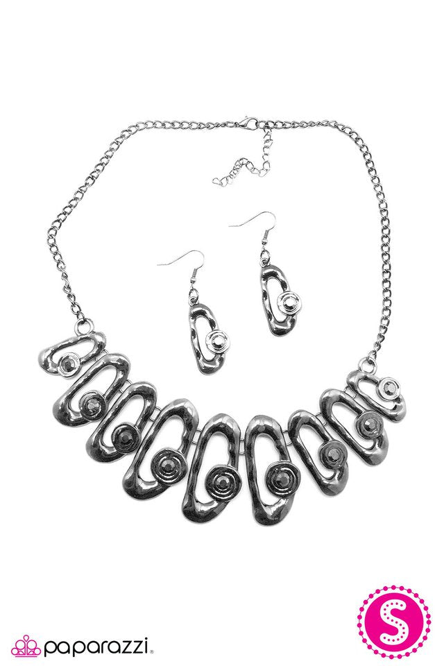 Paparazzi ♥ Take A Bow - Gunmetal ♥ Necklace
