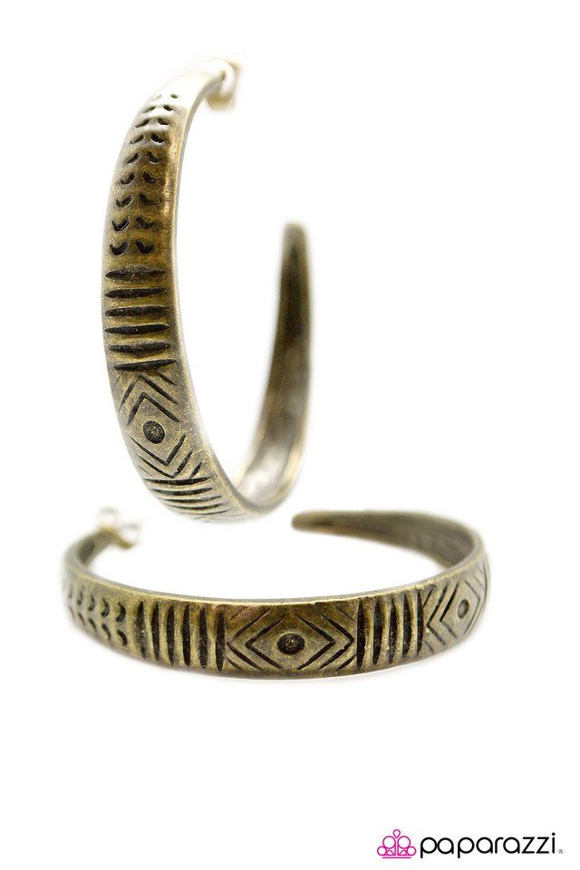 Paparazzi ♥ Madly Madagascar - Brass ♥ Earrings
