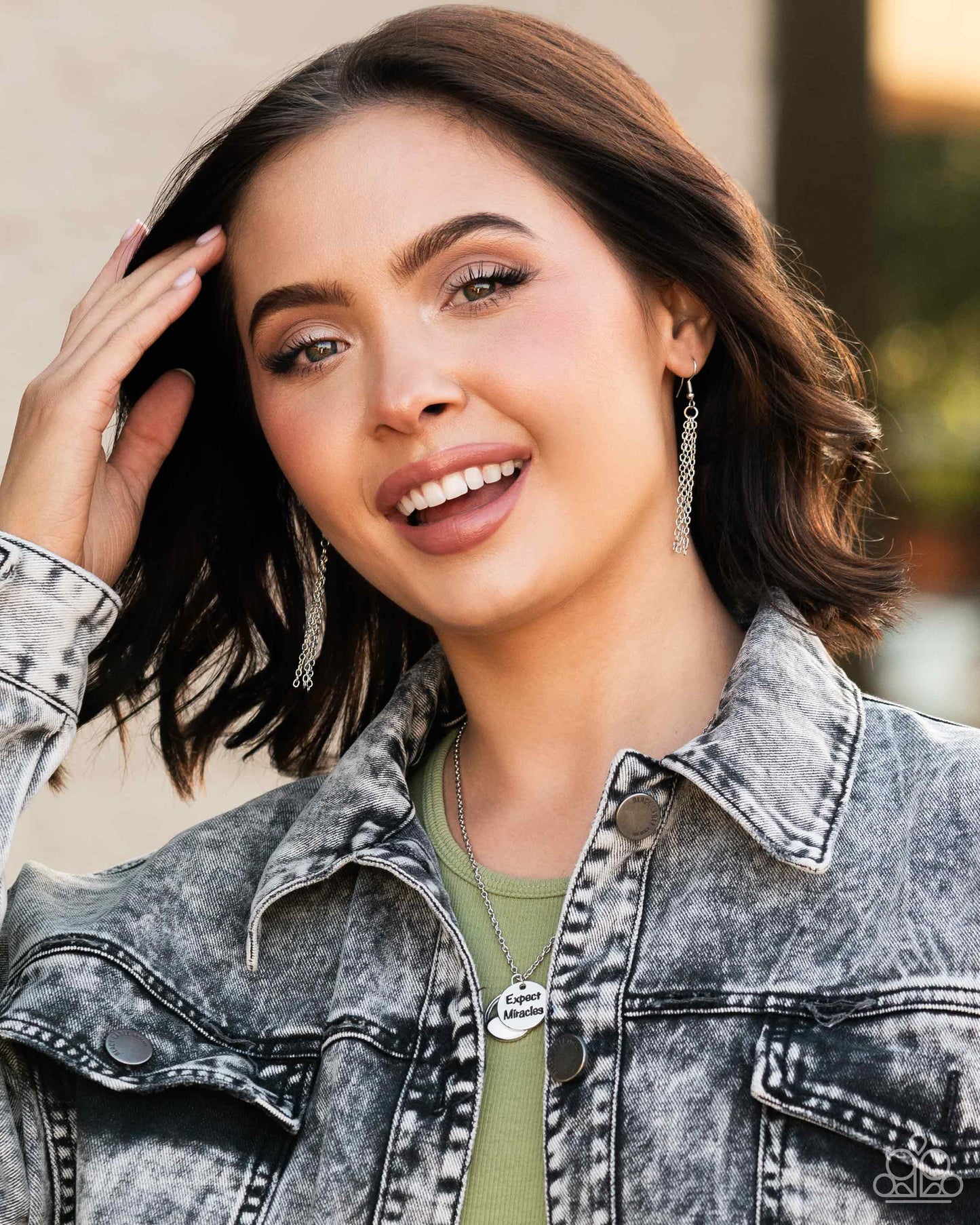 expect-miracles-white-p2wd-wtxx-275xx