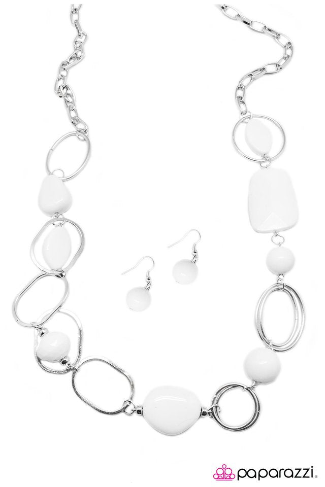 Paparazzi ♥ Geo Queen - White ♥ Necklace