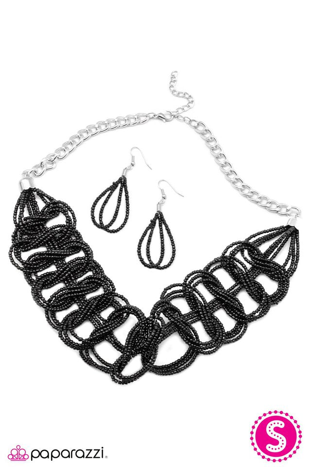 Paparazzi ♥ BRAID New Girl - Black ♥ Necklace