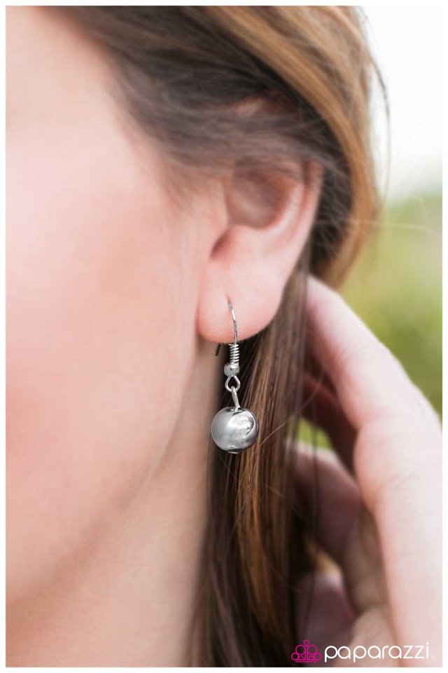 Paparazzi ♥ Young and Reckless - Silver ♥ Necklace