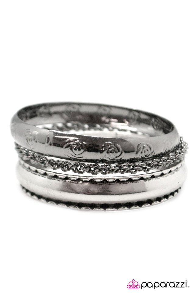 Paparazzi ♥ A Slap On The Wrist - Black ♥ Bracelet