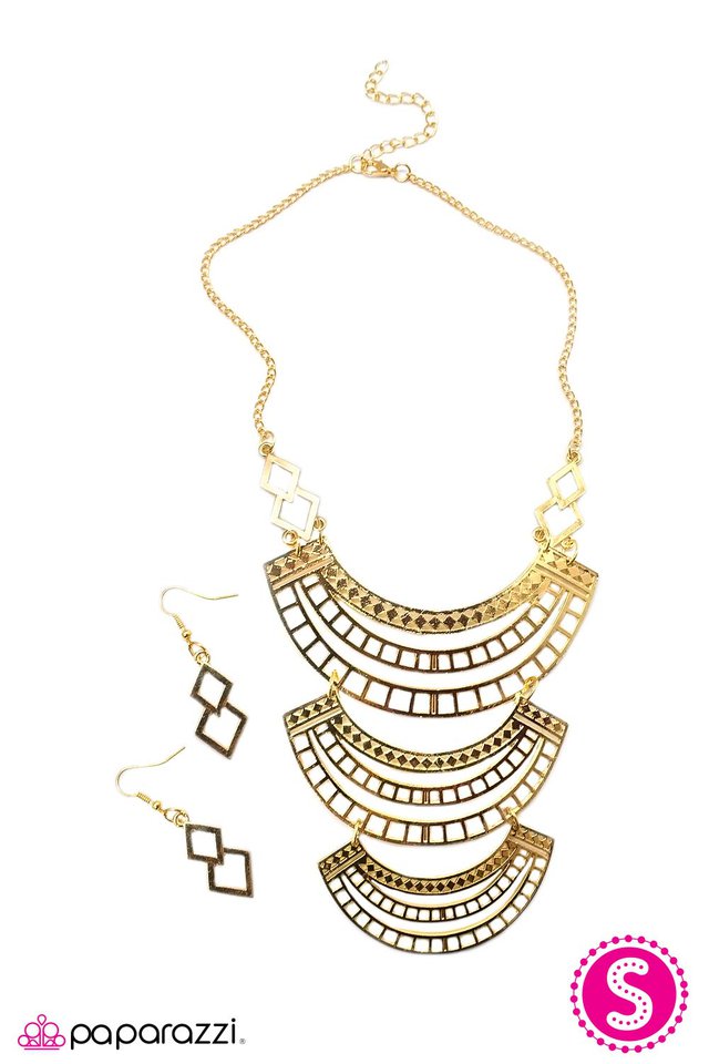 Paparazzi ♥ Queen Of The Nile - Gold ♥ Necklace