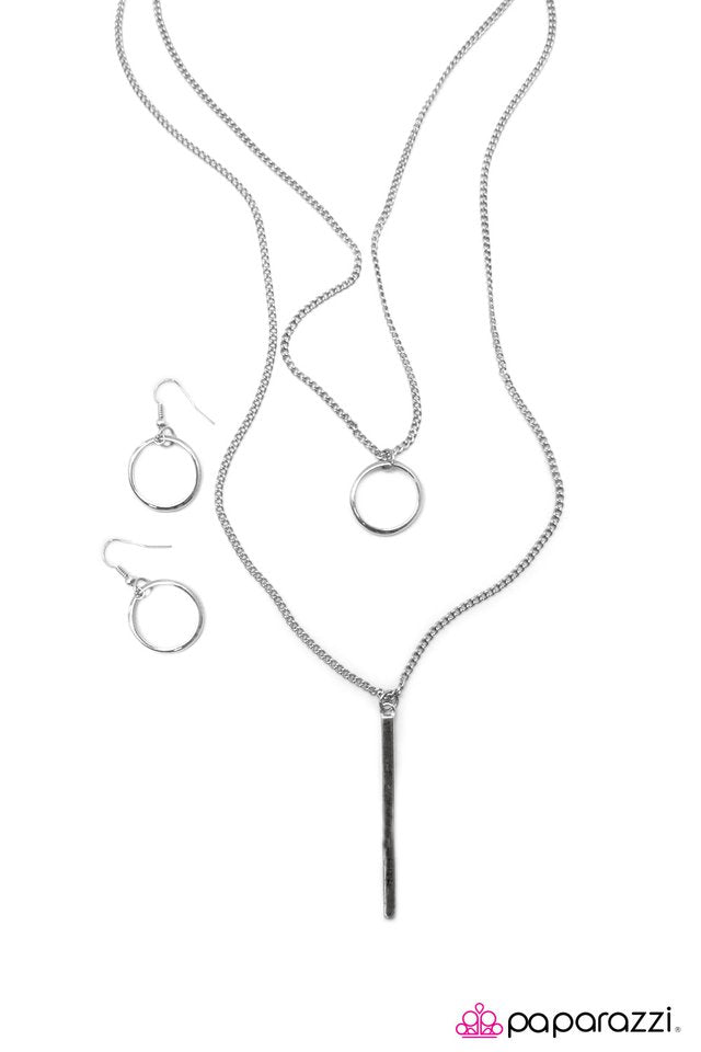 Paparazzi ♥ Plain As Day - Silver ♥ Necklace