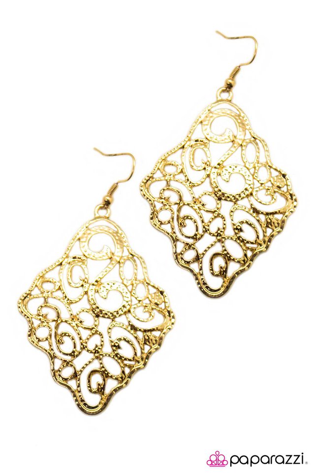 Paparazzi ♥ Fancy Meeting You Here! - Gold ♥ Earrings