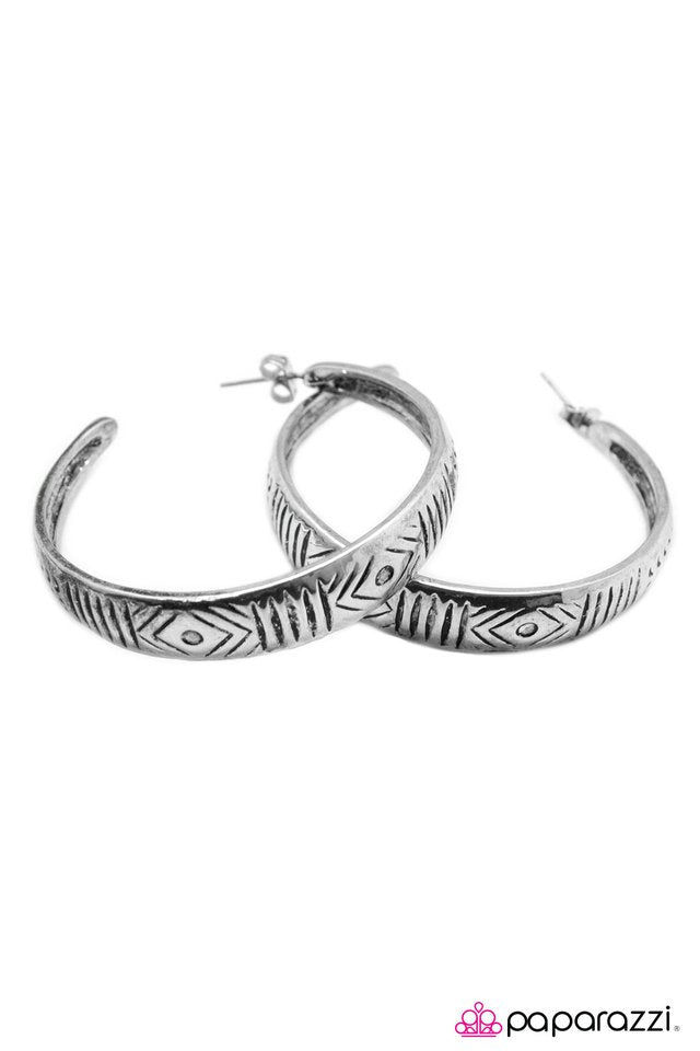 Paparazzi ♥ Madly Madagascar - Silver ♥ Earrings