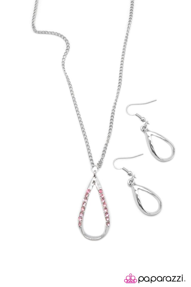 Paparazzi ♥ Dont Rain On My Parade - Pink ♥ Necklace