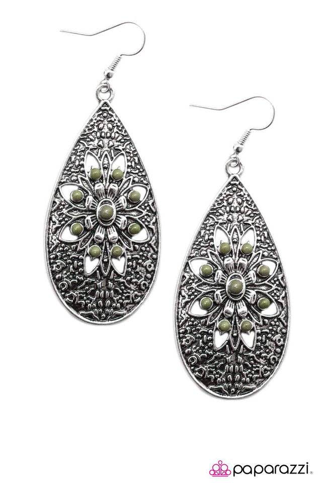 Paparazzi ♥ Day By Day - Green ♥ Earrings