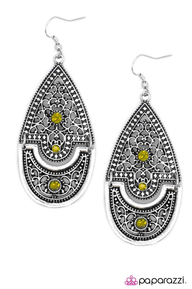 Paparazzi ♥ Unhinged - Green ♥ Earrings