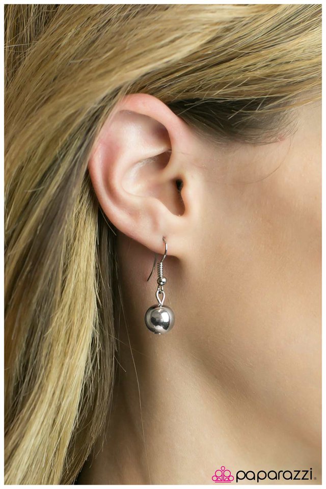 Paparazzi ♥ Miss Universe - Silver ♥ Necklace