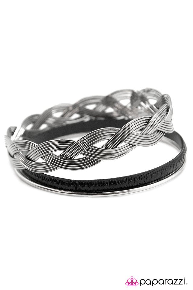 Paparazzi ♥ A BRAID New World - Black ♥ Bracelet