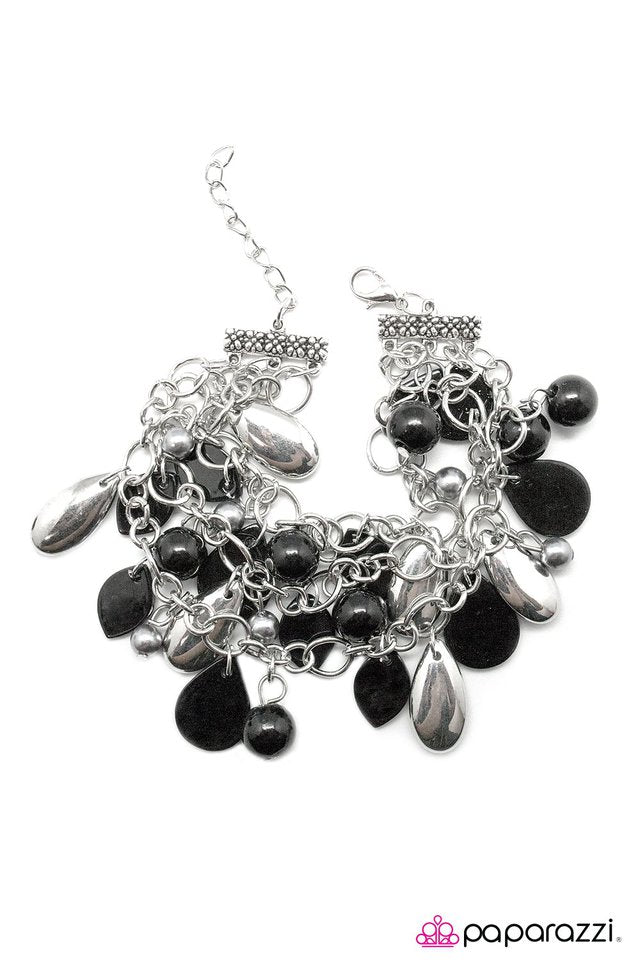 Paparazzi ♥ Whats The Commotion? - Black ♥ Bracelet